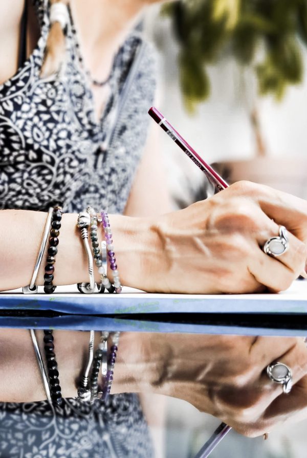 artist-hand-studio-virginie-menot